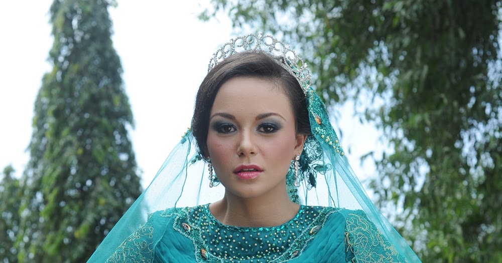 gaun pengantin berwarna hijau