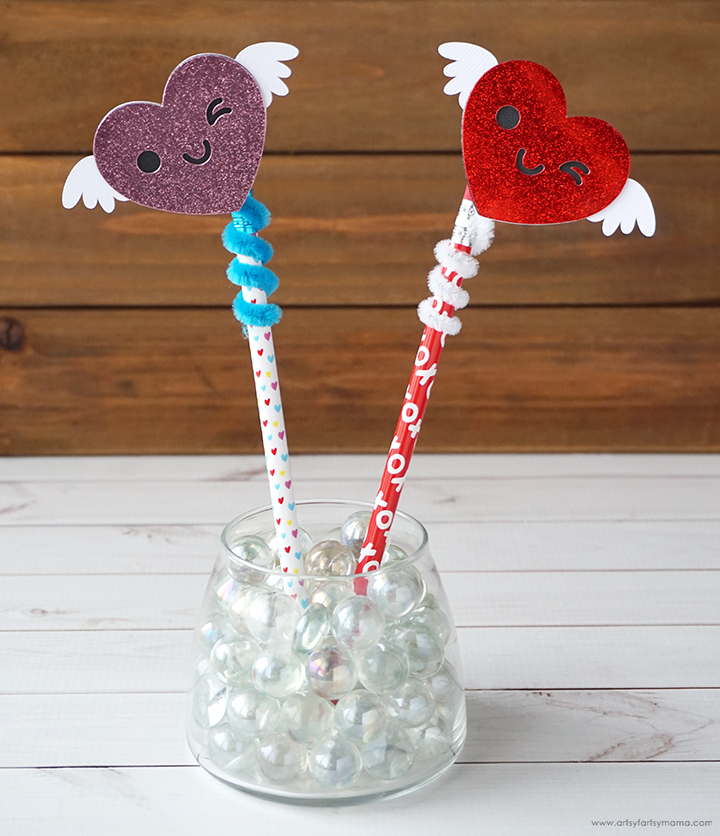 Valentines day gift - Pencil Toppers - class party favor - Heart