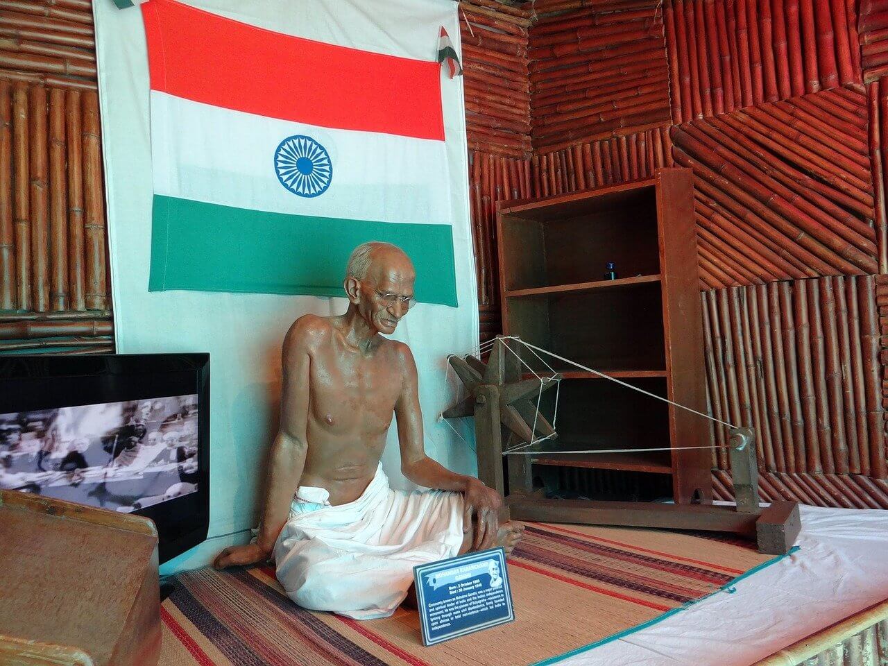 ಗಾಂಧೀಜಿಯವರ ಚಿಂತನೆಗಳು : ಗಾಂಧಿ ಜಯಂತಿ ವಿಶೇಷ ಅಂಕಣ : Mahatma Gandhi Thoughts and Quotes in Kannada : Gandhi Jayanti Special Article in Kannada : mahatma gandhi life story in kannada