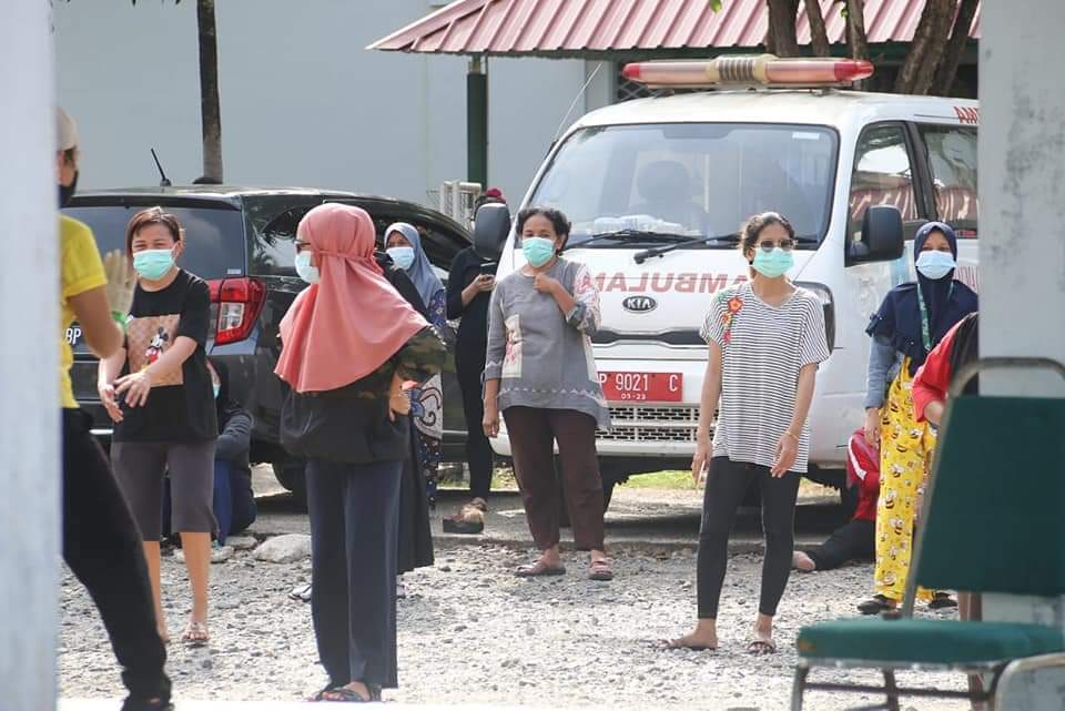 Peduli Dengan Warganya, Amsakar Sempat Diri Menyapa Pasien Covid-19 OTG Sebelum Masuk Kantor