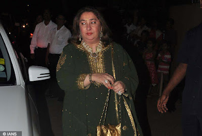 rima-kapoor-jain-kareena-sangeet