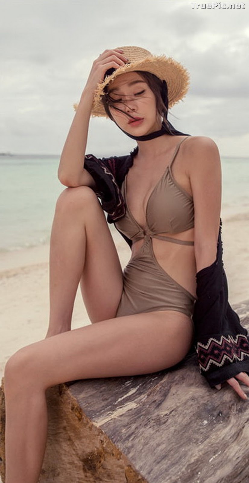 Image Korean Fashion Model - Hyun Kyung - Warm Brown Monokini - TruePic.net - Picture-14