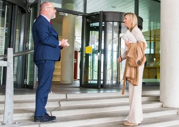 Queen Maxima wore a beige trousers by Claes Iversen, Zara beige shirt and Paloma Barcelo beige suede wedges