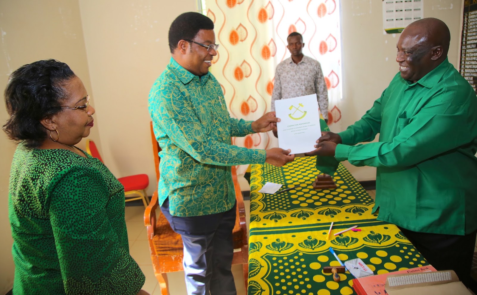 Waziri Mkuu Kassim Majaliwa Achukua Fomu Za Kuwania Tena Ubunge Wa Ruangwa