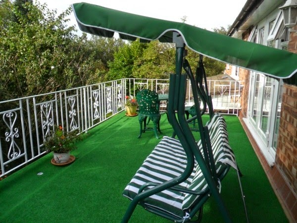 Artificial grass for a balcony, terrace or garden &#8211; great examples!
