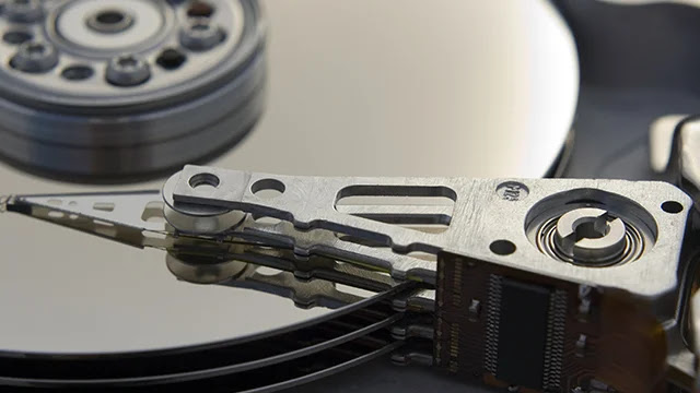 disques durs La différence entre les disques durs IDE, SATA, SAS, SCSI et SSD