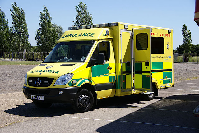 Gambar Mobil Ambulance 12