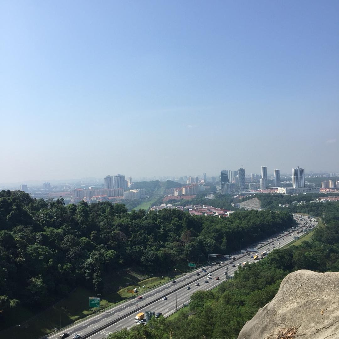 Puteri denai peak tiga orangbukit: Puncak