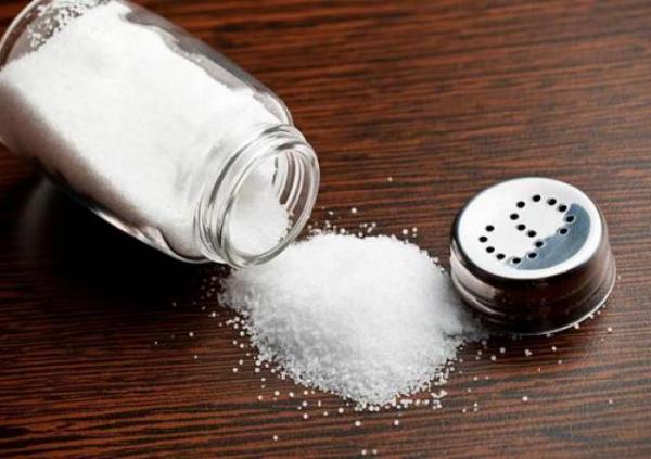 Be careful, Using Salt in this way can kill you Be careful, Using Salt in this way can kill you