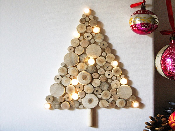 Alberi Di Natale Con Il Legno RI-PET: 10 Alberi di Natale dal riuso del legno.