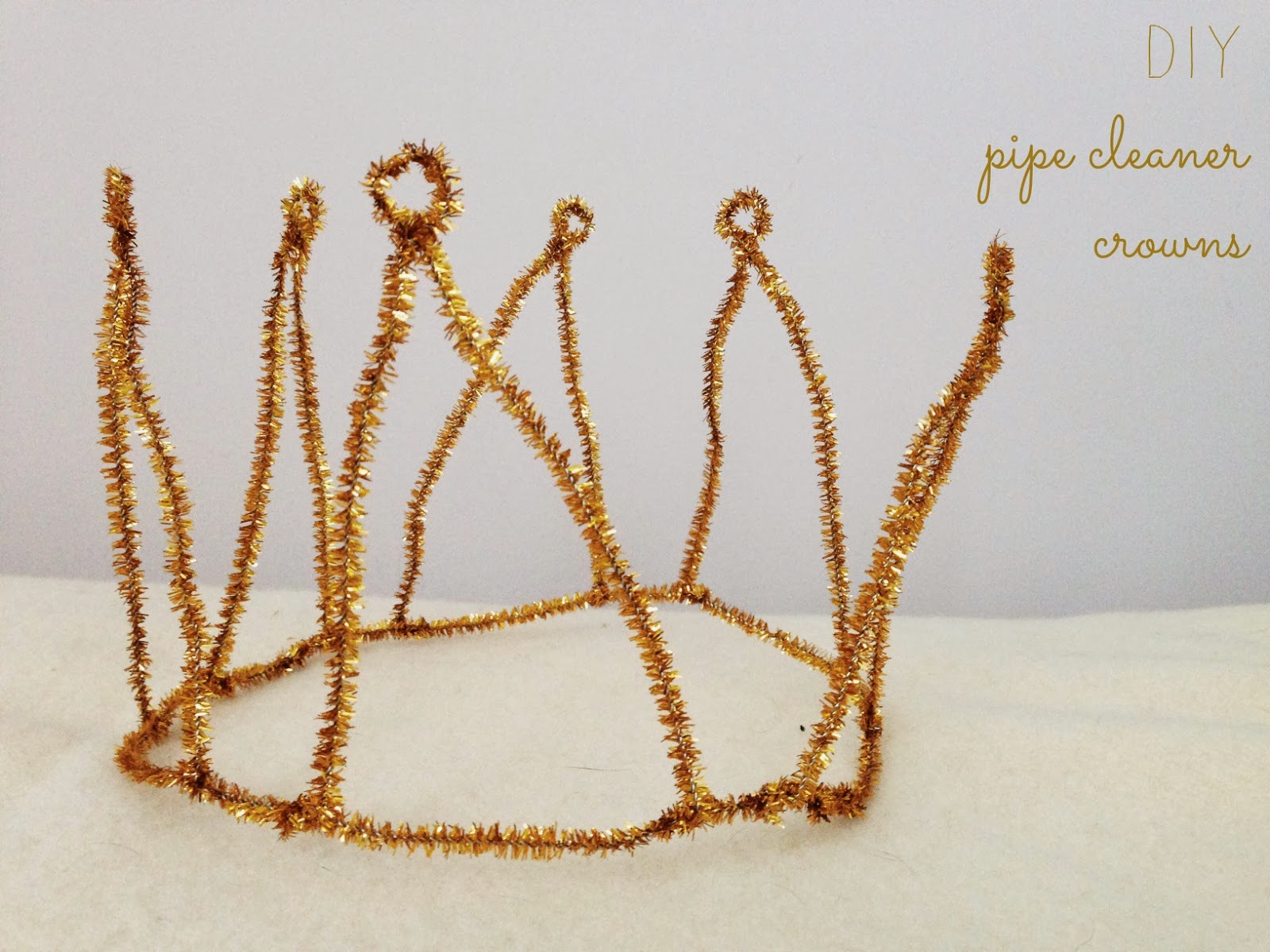 lovely little day: Pipe Cleaner Crowns