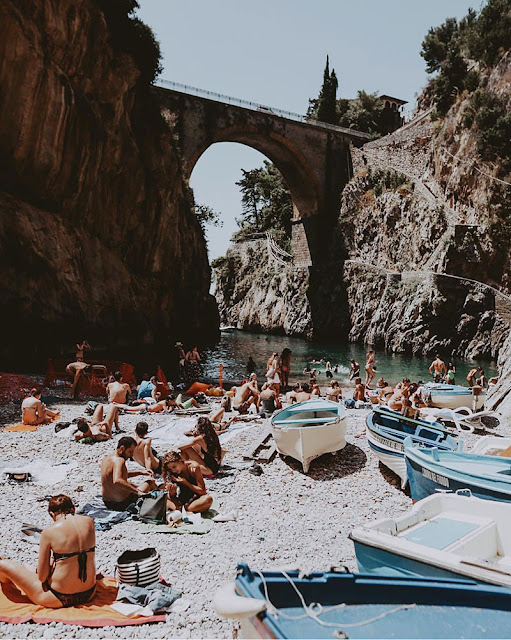 Weekday Wanderlust | Summertime Inspiration: Somewhere by the Sea