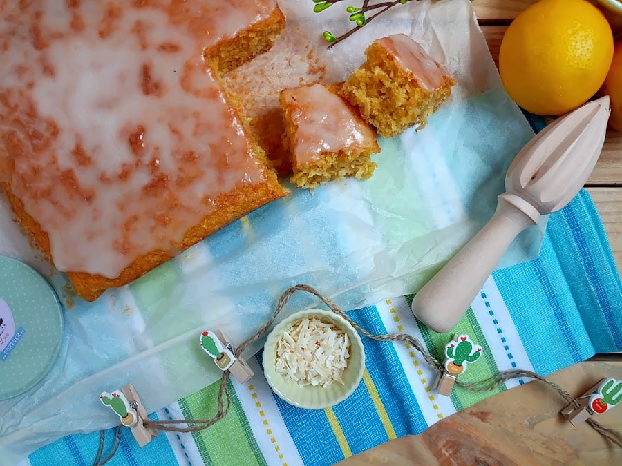 Brownie de limón y coco. Receta de blondie. Lemon blondie recipe. Postres de verano, sencillo, fácil, rápido, rico. Desayuno, merienda. Coconut Cuca