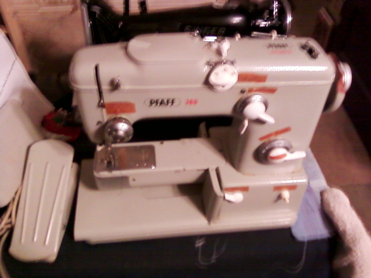 Heavy Duty Industrial Strength Sewing Machine Sews Leather Steel Gears