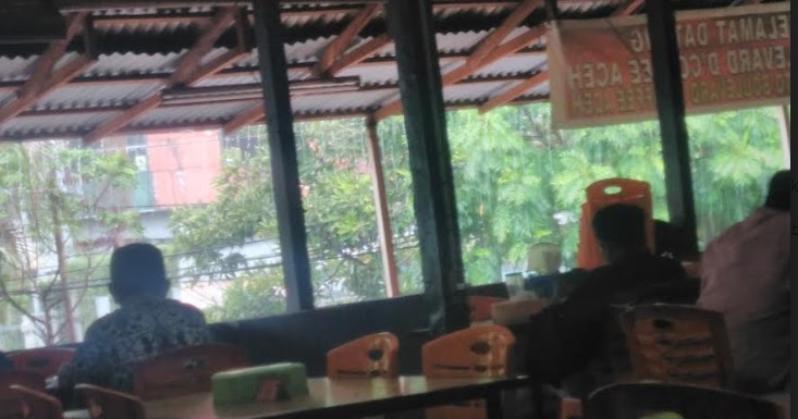 Puisi Pendek - Hujan di Tengah Kemarau - Ato Menulis