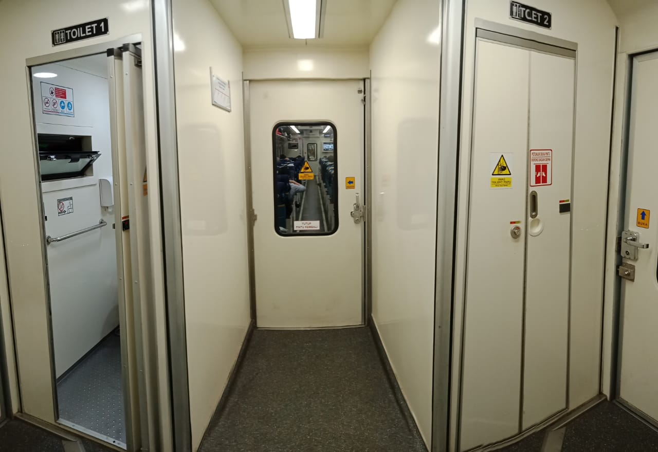5 Tips Aman dan Nyaman Menggunakan Toilet Kereta Api Feby Pratama