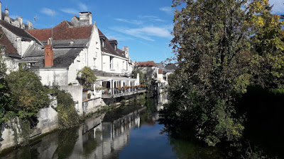 Looking along the river Indre at Loches
