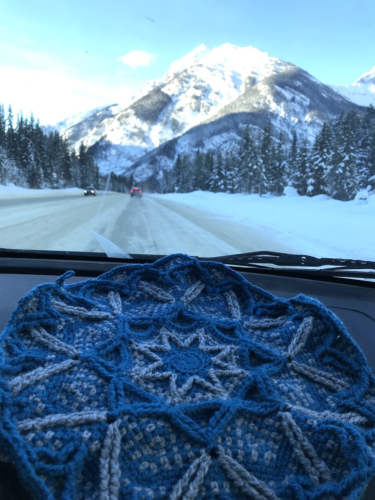 First Snow overlay crochet blanket by Laura LillaBjörn's Crochet World