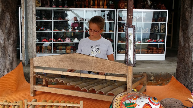 Macarena en el Templo de Pura Besakih (Bali) Macarena en el Templo de Pura Besakih (Bali)