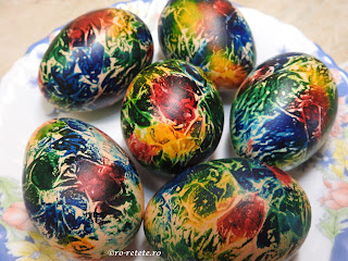 Oua vopsite reteta pentru Paști ouă fierte colorate curcubeu rosu galben verde albastru retete aperitive mancare inviere Paște,