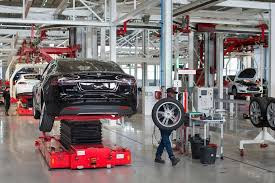 تسلا للسيارات | إيلون ماسك  الرئيس التنفيذي لشركة تسلا  Tesla Automotors يتبرع بأجهزة التنفس 