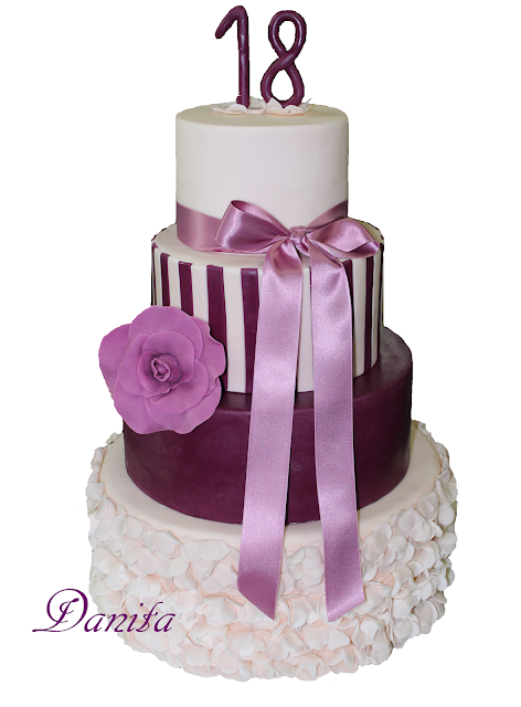 torta petal ruffles per 18 anni