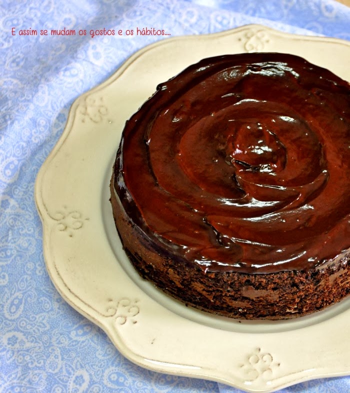 Bolo de beterraba e chocolate Beetroot and chocolate cake