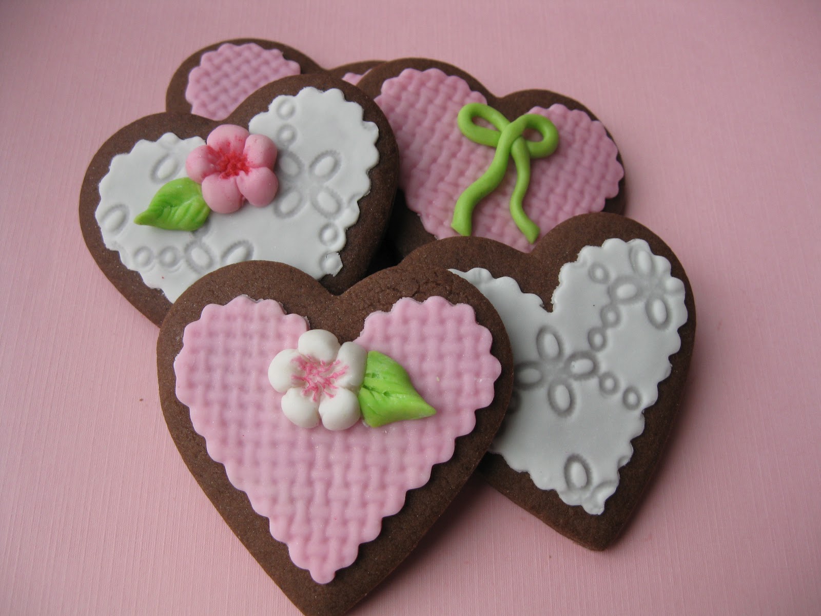 Печенье сердце. Шоколадное печенье в виде сердца. Печенье сердце Шоколадница. Rolling cookies