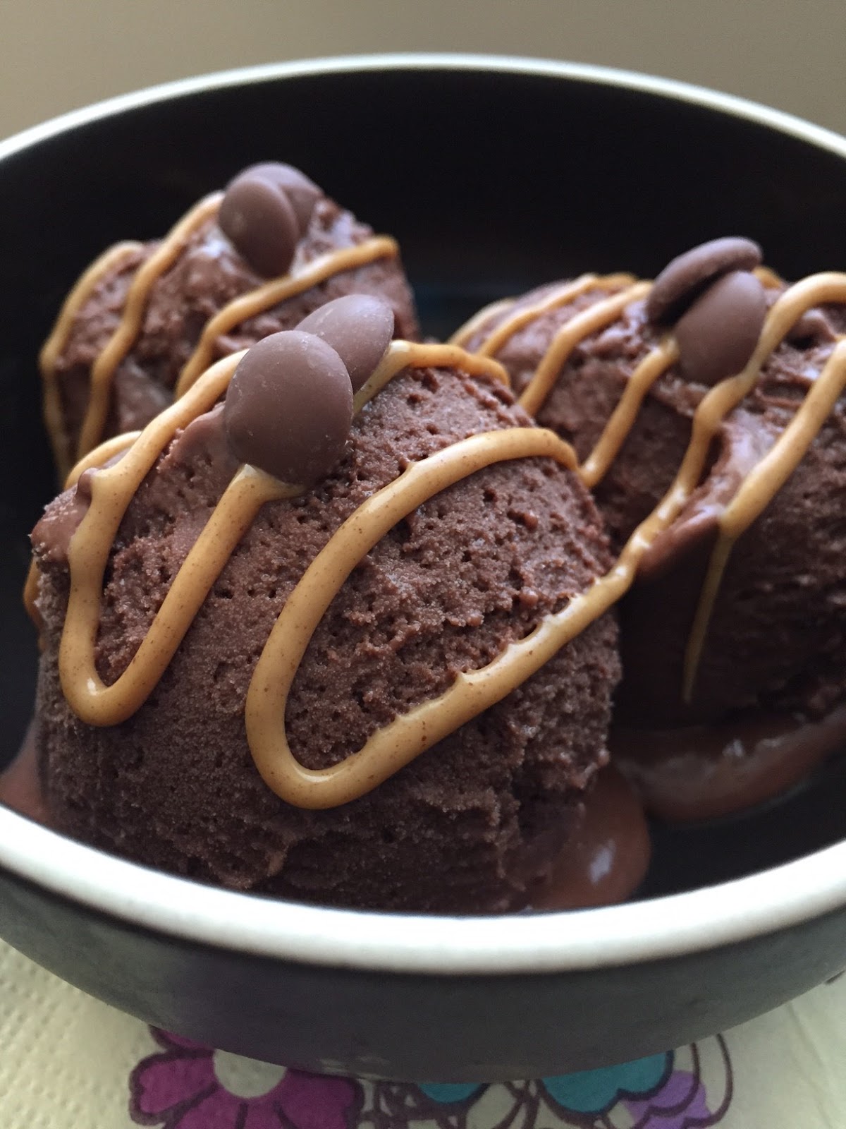 The Ultimate Chocolate Blog: Homemade Dark Chocolate Ice Cream Recipe