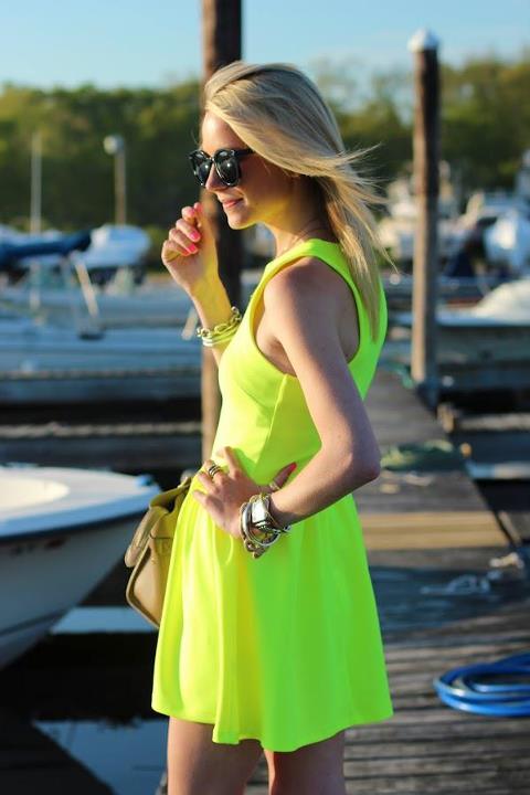 1001 fashion trends: Neon dresses