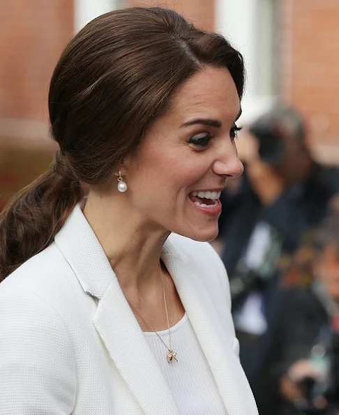 Kate Middleton wore ZARA jacket and jeans and H&M top and new shoes J. Crew avery heels