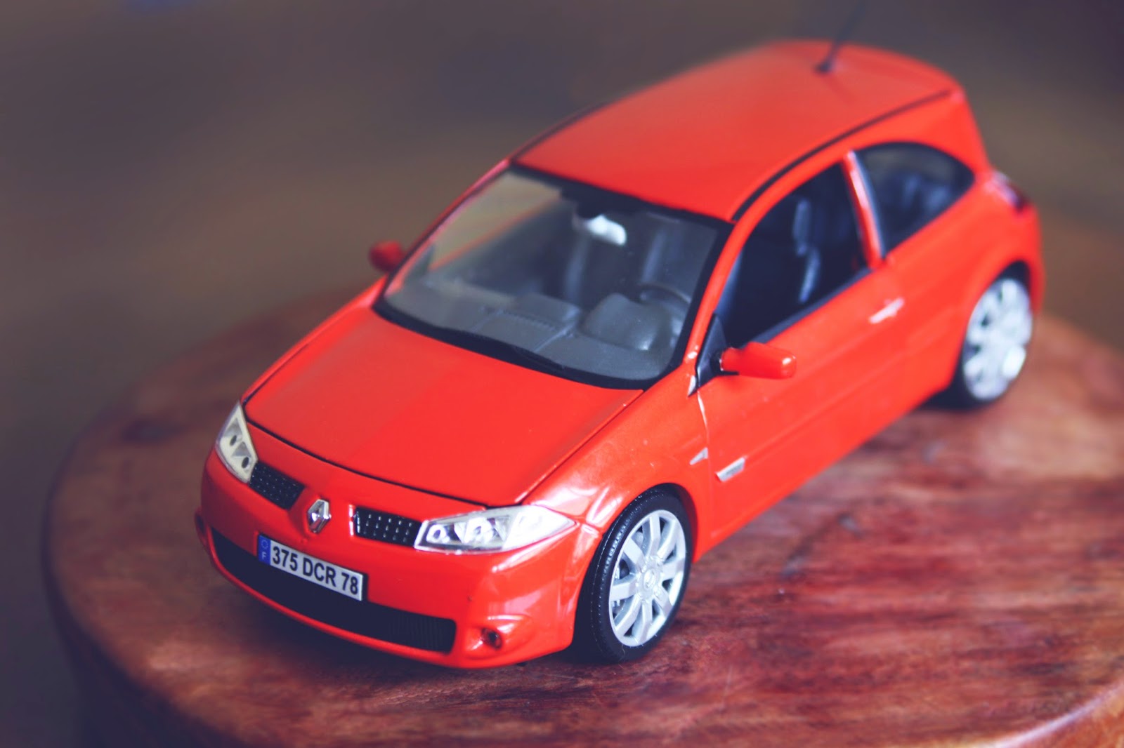 1/18 Bburago Renault Megane RS