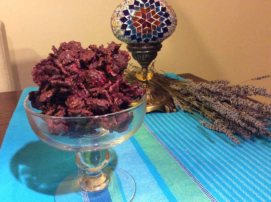 Sugerencia de presentación de Rocas de chocolate con cereales y frutos secos