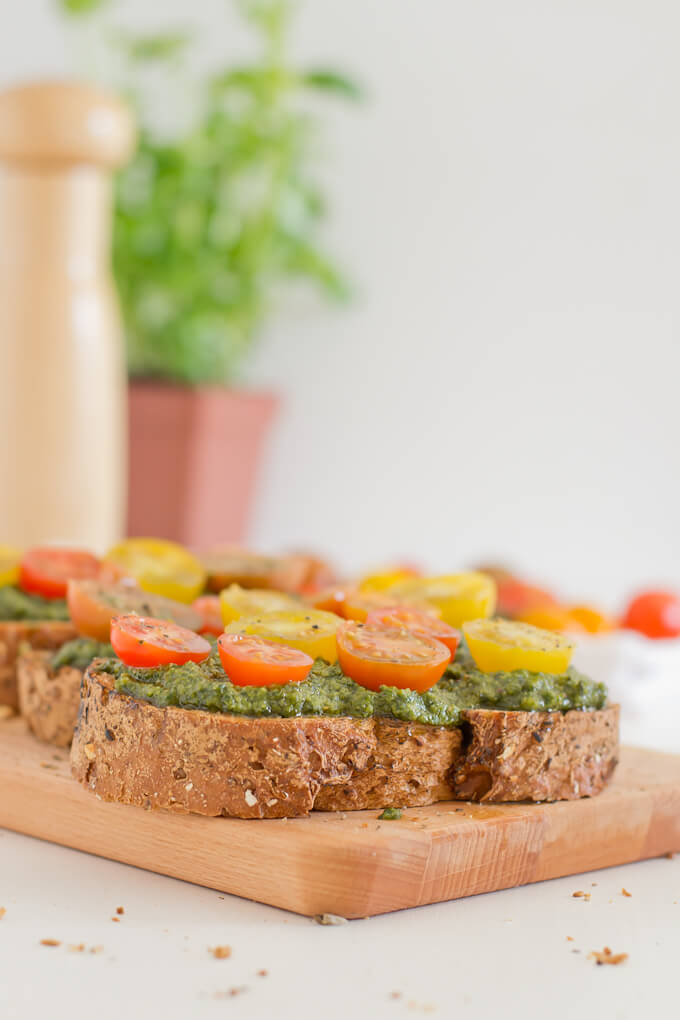 Vegan Pesto Bruschetta | danceofstoves.com #vegan #pesto Vegan Pesto Bruschetta | danceofstoves.com #vegan #pesto