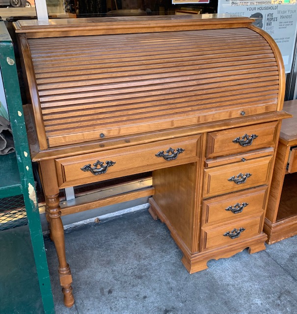 UHURU FURNITURE & COLLECTIBLES **SOLD** 100976 Maple Roll Top Desk 40
