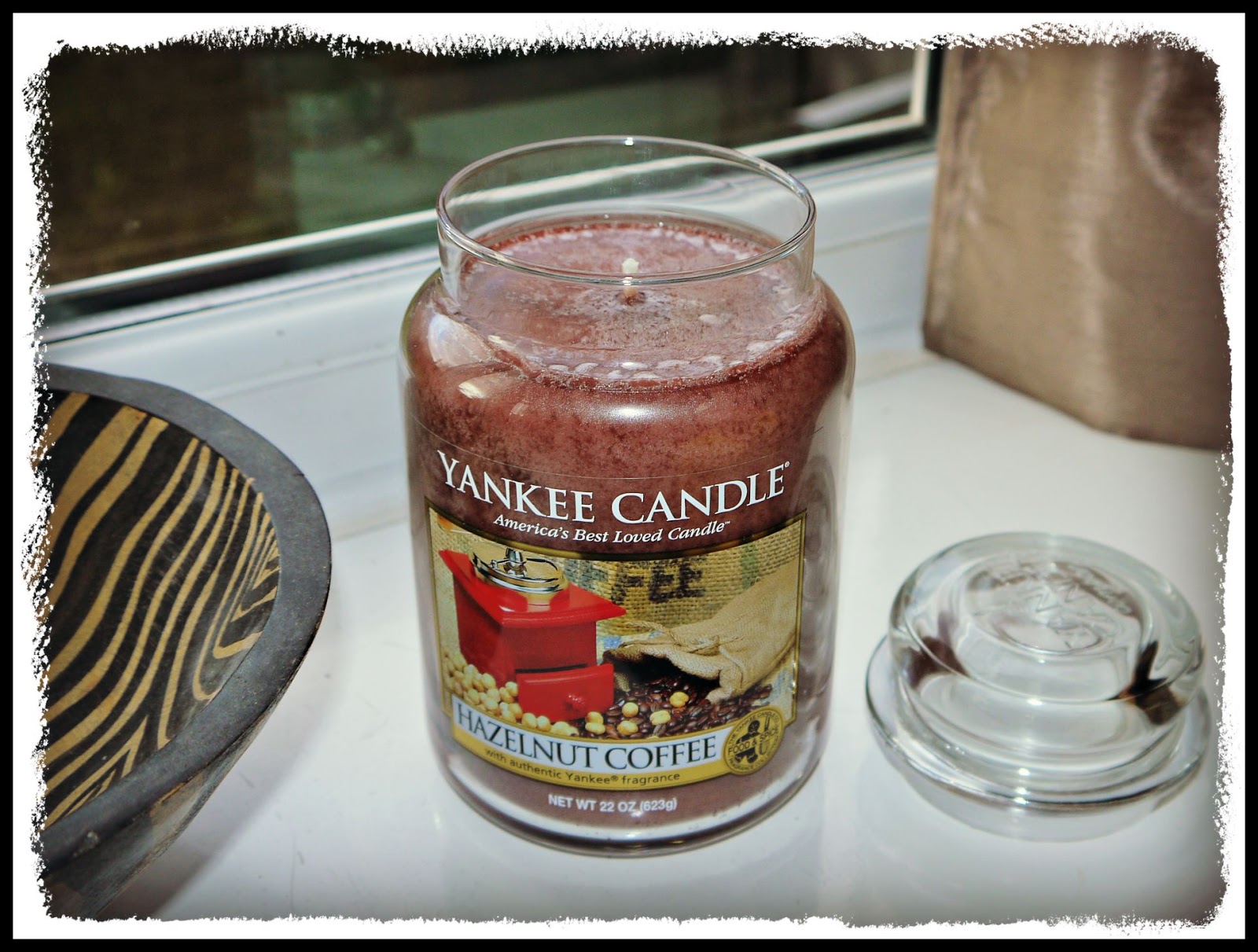 Inside the Wendy House Hazelnut Coffee Yankee Candle review
