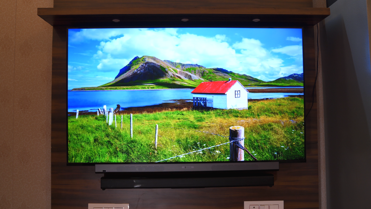 The Best IPS Panel Android Smart TV 2021? | Motorola ZX Pro Review