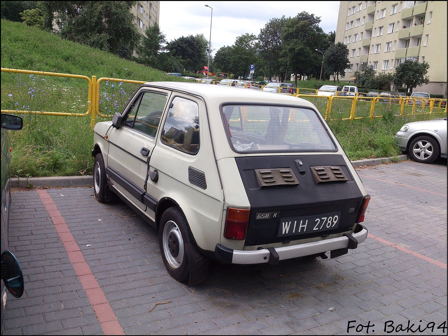 Pobliska Ulica 1980 Polski Fiat 126p 650K