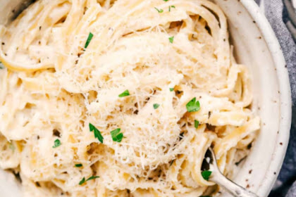 ASIAGO GARLIC ALFREDO PASTA