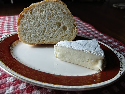 Brie et du pain Français: photo by Cliff Hutson