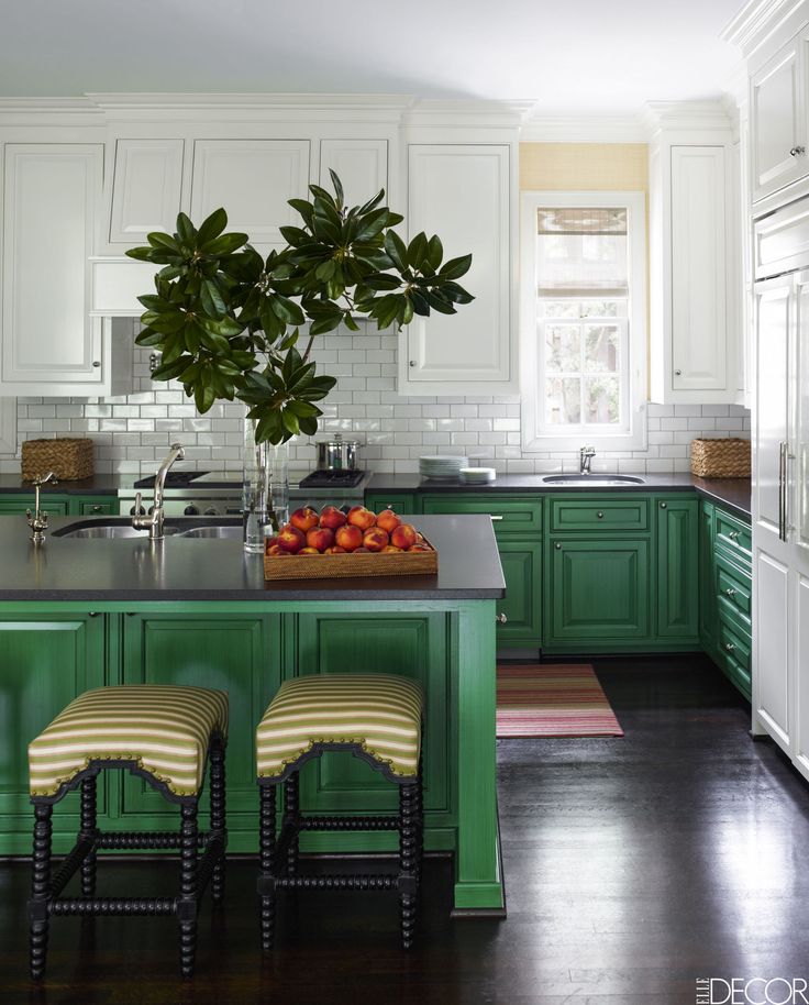 Eye For Design How To Create A Trendy Dark Green Kitchen