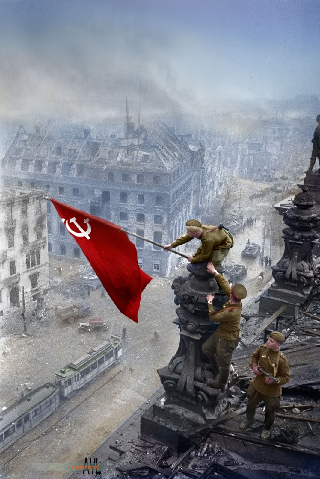 Флаг на рейхстаге кто поставил. Рейхстаг 1945 Знамя. Победа 1945 флаг над Рейхстагом. 9 Мая Знамя Победы над Рейхстагом. Картина Знамя Победы над Рейхстагом.
