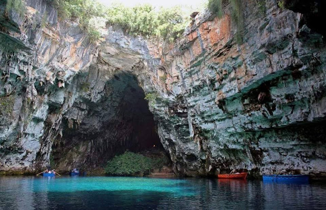 Gua Melissani Yunani