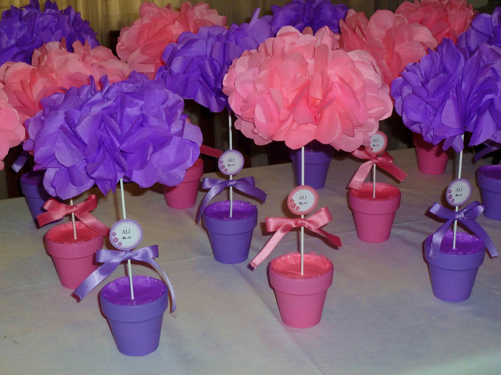 BM Ambientaciones Temáticas Pompones para Cumpleaños de 70 ♥