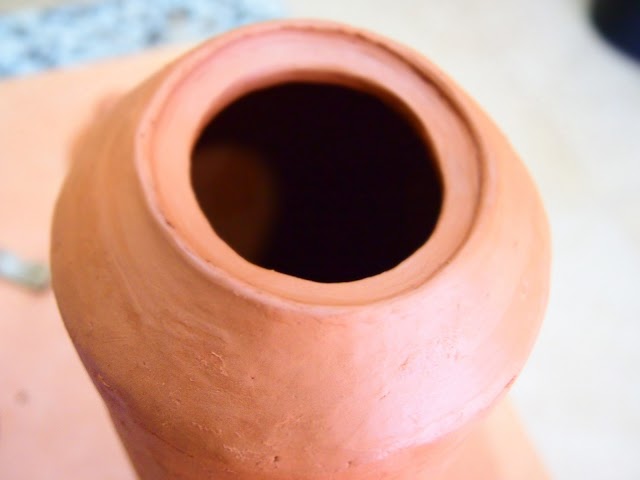 Primera etapa de modelado manual de cerámica