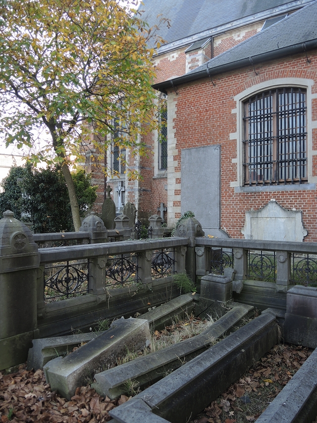 Antwerpen: het Sint Fredeganduskerkhof in Deurne