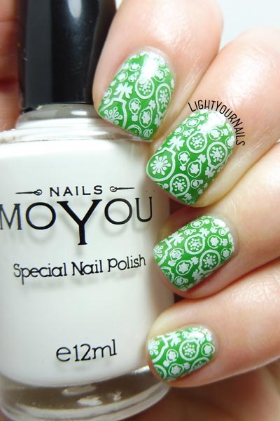 Christmas decorations green and white stamping nail art #nailart #stamping #lightyournails