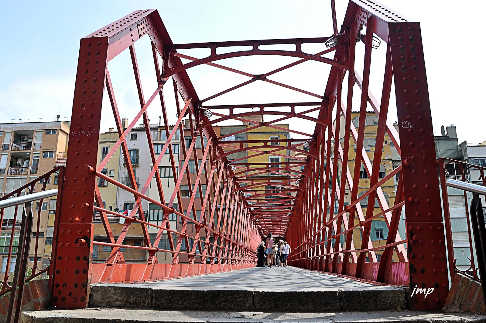 TOT PASSEJANT Pont Eiffel. Girona