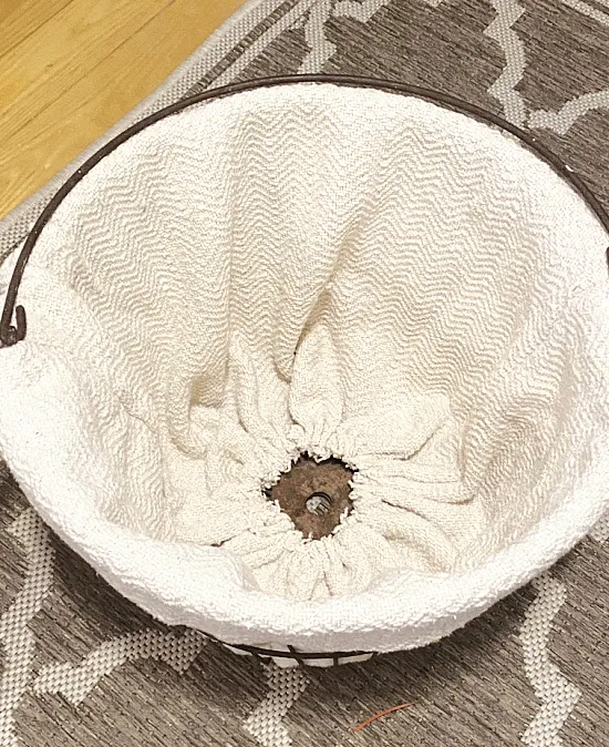 liner in clam basket with gathered bottom