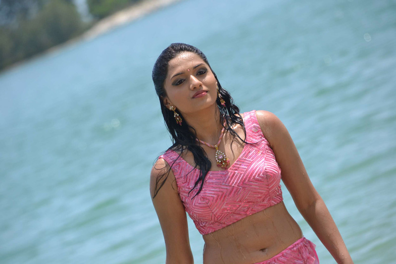 Sunaina sexy photos